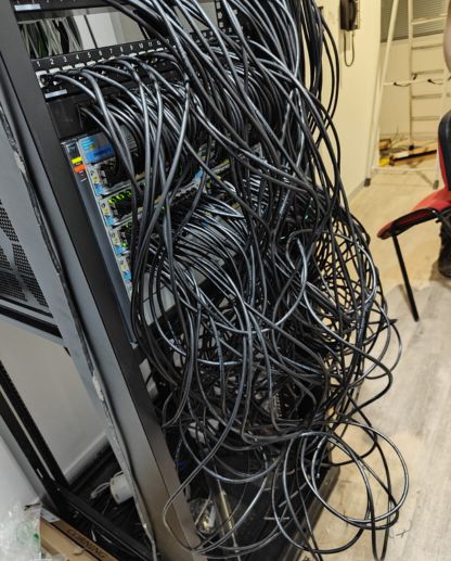 Installation de baie informatique pour réseaux informatique pour particulié et entreprise avec OGRS fibre et réseaux à Toulon, Marseille, Nice 3