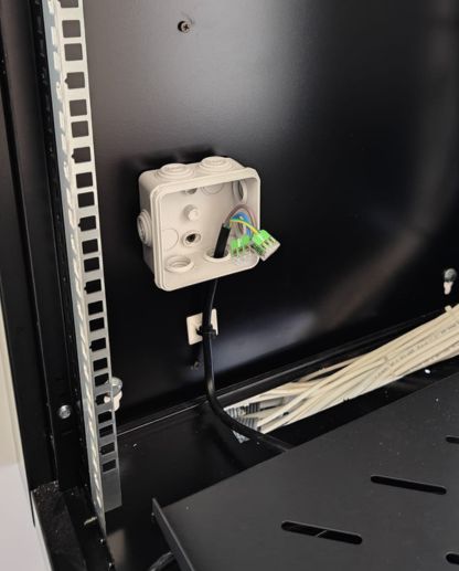 Installation de baie informatique pour réseaux informatique pour particulié et entreprise avec OGRS fibre et réseaux à Toulon, Marseille, Nice