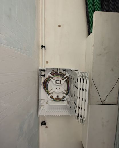 déplacement de prise de fibre optique par ogrs sur Toulon, Marseille & Nice entreprise de télécommunication et de réseaux informatique