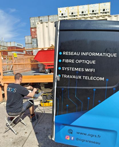 installation et entretien de colone montante de fibre optique prémium par ogrs sur Toulon, Marseille & Nice entreprise de télécommunication et de réseaux informatique